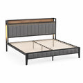 Letto matrimoniale in metallo con testiera imbottita in ecopelle grigia, 160x200 cm